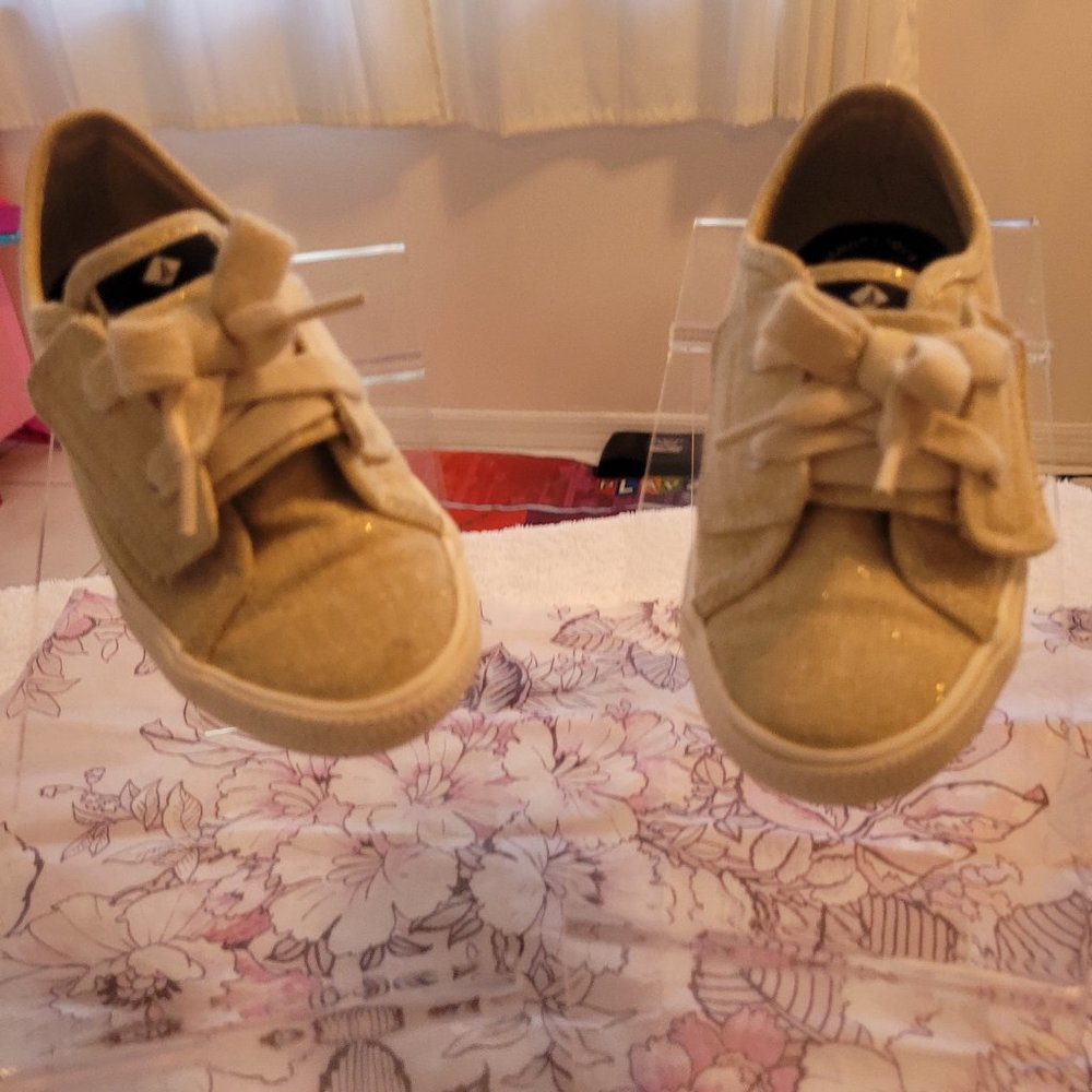 GIRLS CASUAL SPERRY SNEAKERS SIZE 10